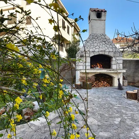 Spacious In With Private Terrace Zadar