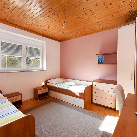 Spacious In With Private Terrace Zadar