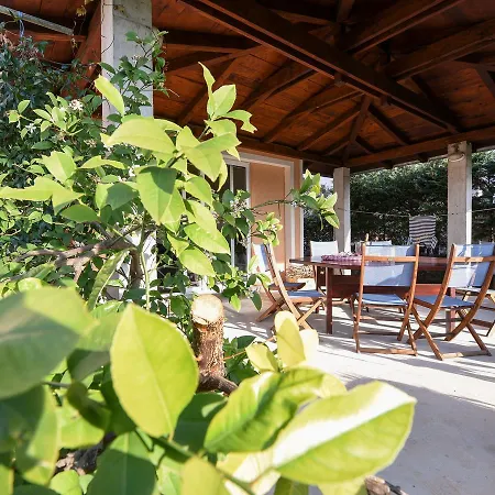 Spacious In With Private Terrace Zadar