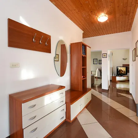 Appartement Spacious In With Private Terrace Zadar
